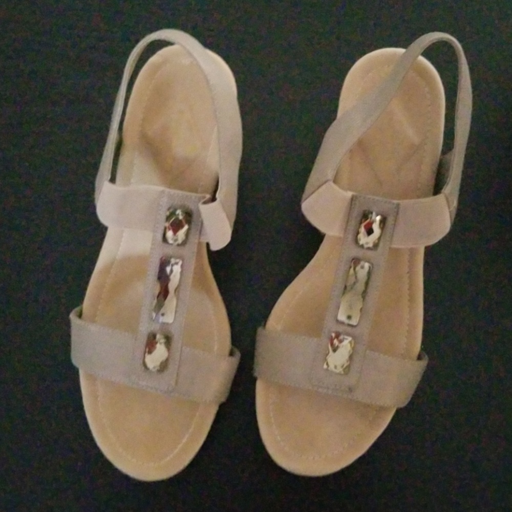 St. John's Bay Beige Sandals w/gems